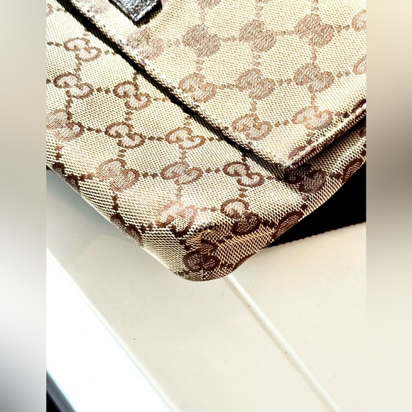 Gucci Belt Bag / Chest Bag - Picture 4 of 13